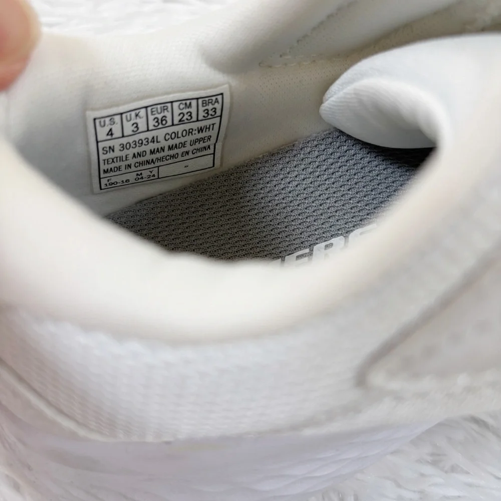 Skechers gently used